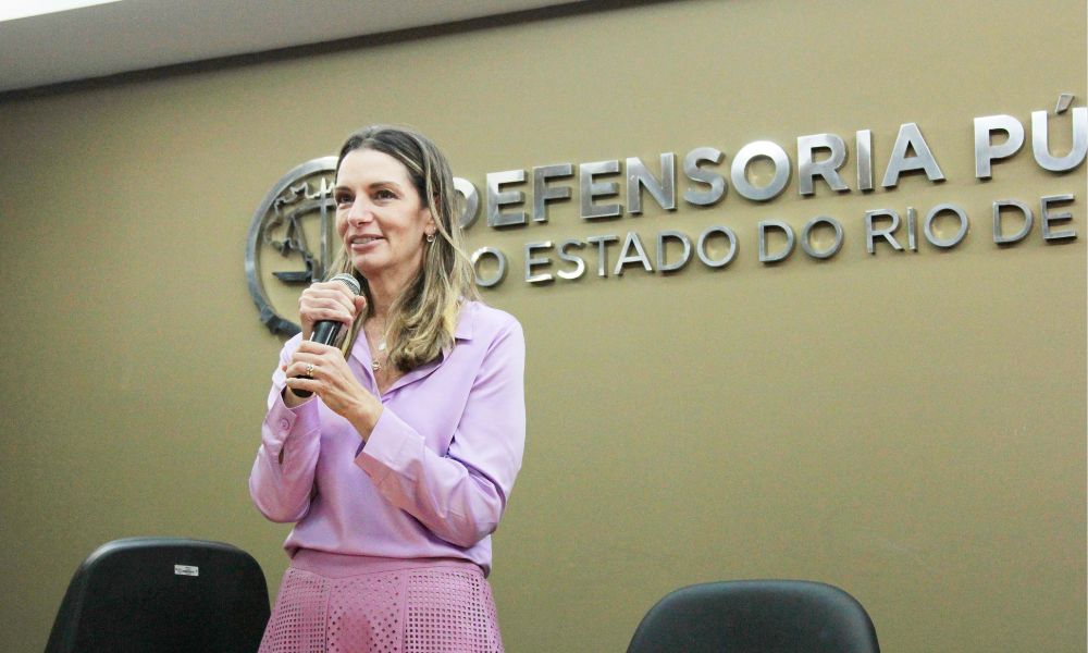 Defensora pública do RJ que celebrou ataques em Brasília pode ser punida
