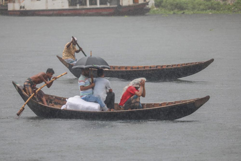 Passagem do ciclone Remal por Índia e Bangladesh deixa 65 mortos
