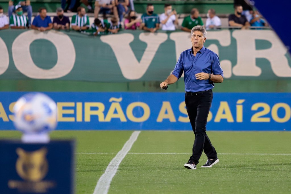 Renato Gaúcho detona arbitragem após empate com a Chapecoense: ‘Até criança sabe o protocolo’; assista