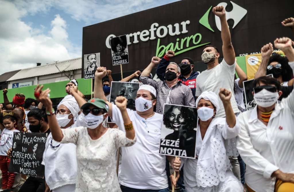 Protestos são marcados pelo Brasil contra o assassinato de homem negro no Carrefour