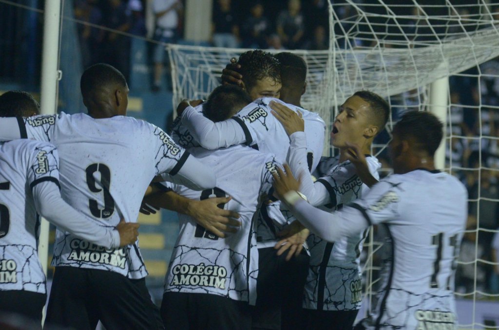 Corinthians goleia o Ituano, avança na Copinha e pega Resende na próxima fase