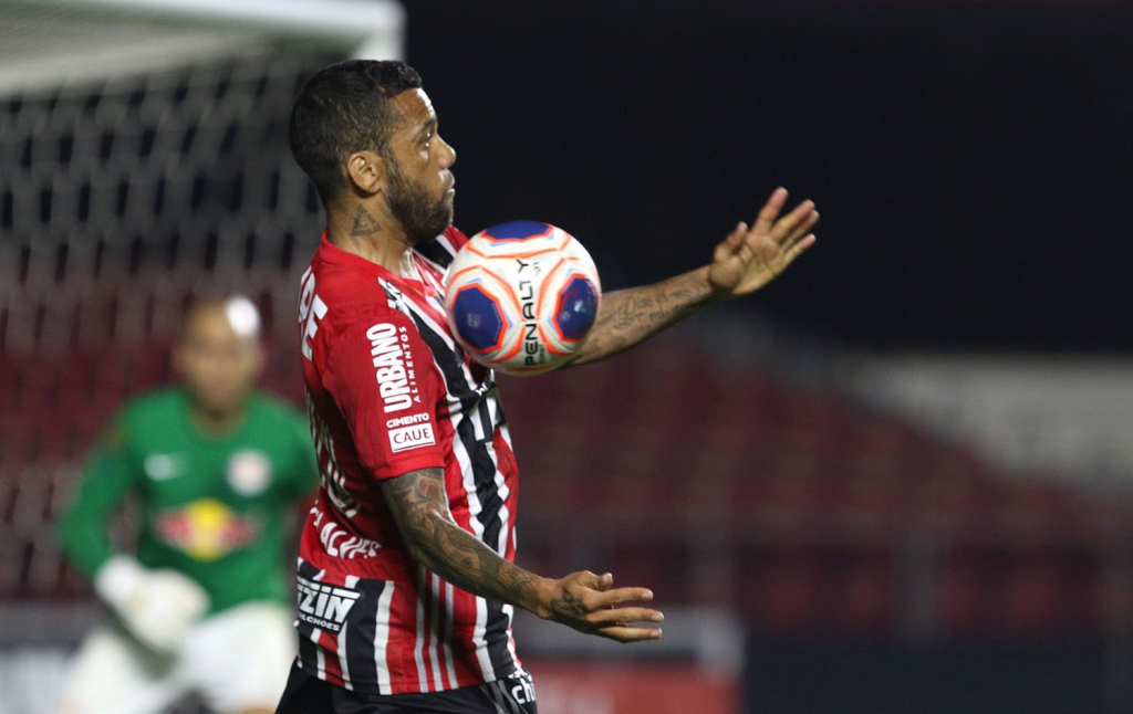 Dani Alves se despede do São Paulo: ‘Obrigado por permitir realizar o meu sonho de criança’