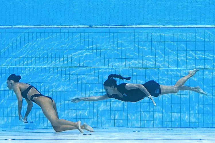 Nadadora passa mal e é salva por técnica no Mundial de Esportes Aquáticos
