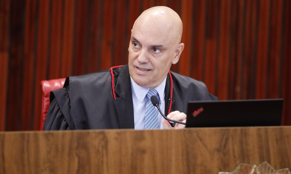 Moraes se despede do TSE e faz discurso sobre desinformação