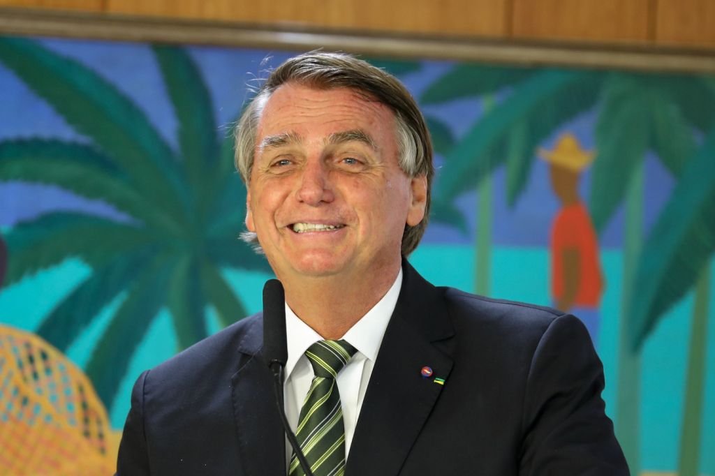 Bolsonaro concede perdão a militares e policiais em último indulto natalino