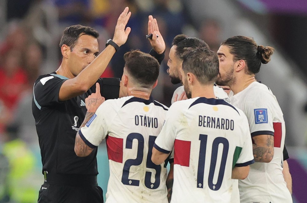 Seleção portuguesa reclama de árbitro que ‘não apita Champions’ e insinua complô para a Argentina ser campeã
