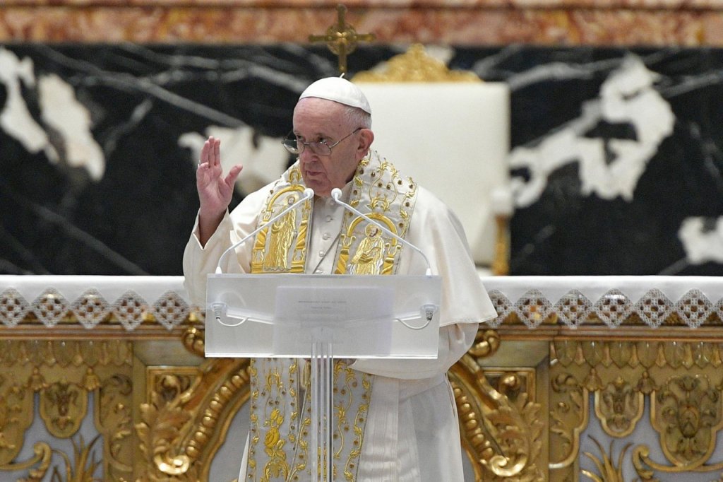 Papa Francisco condena violência contra mulheres: ‘Problema quase satânico’