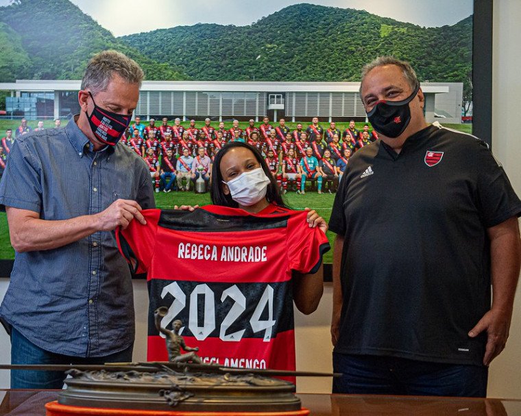 Flamengo renova com Rebeca Andrade até as Olimpíadas de Paris-2024