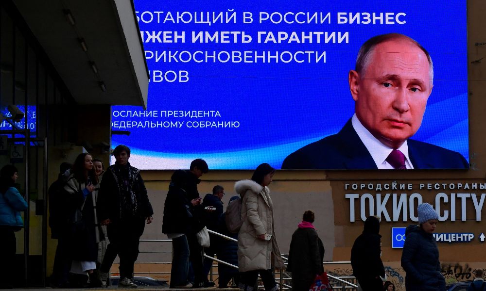 Putin faz apelo na TV e pede que russos participem das eleições para demonstrar ‘patriotismo’