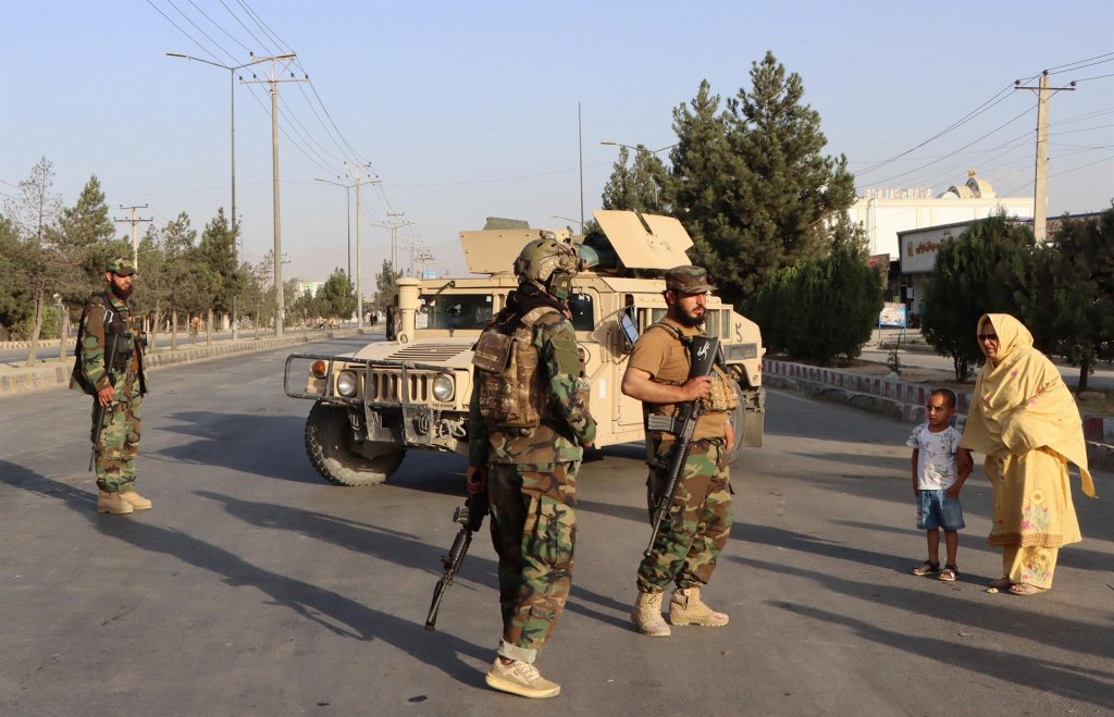 Talibã dá uma semana para que ex-funcionários do governo entreguem armas e bens públicos