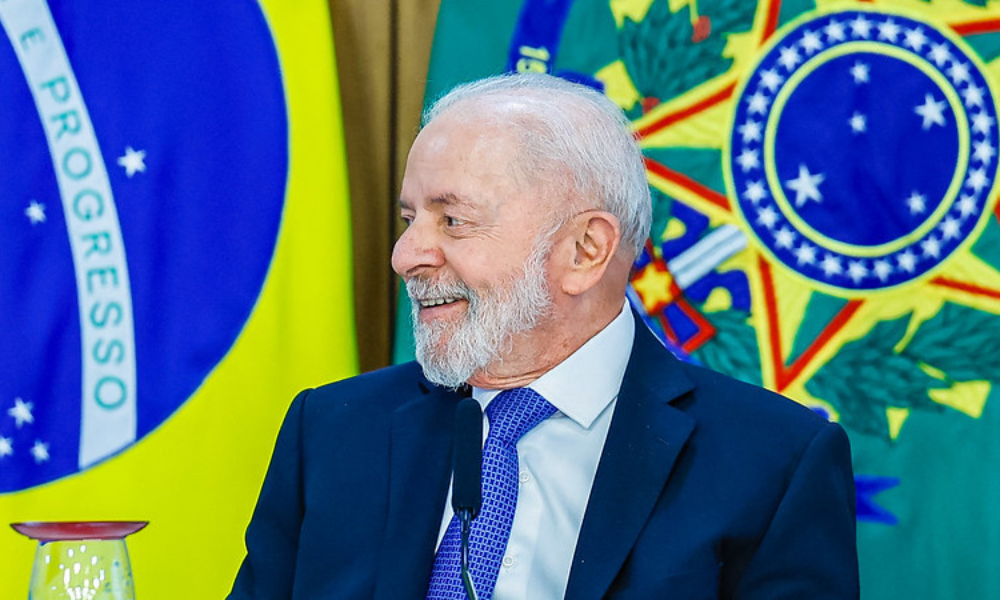 Lula confirma presença na cúpula do Mercosul após vitória de Yamandú Orsi no Uruguai 