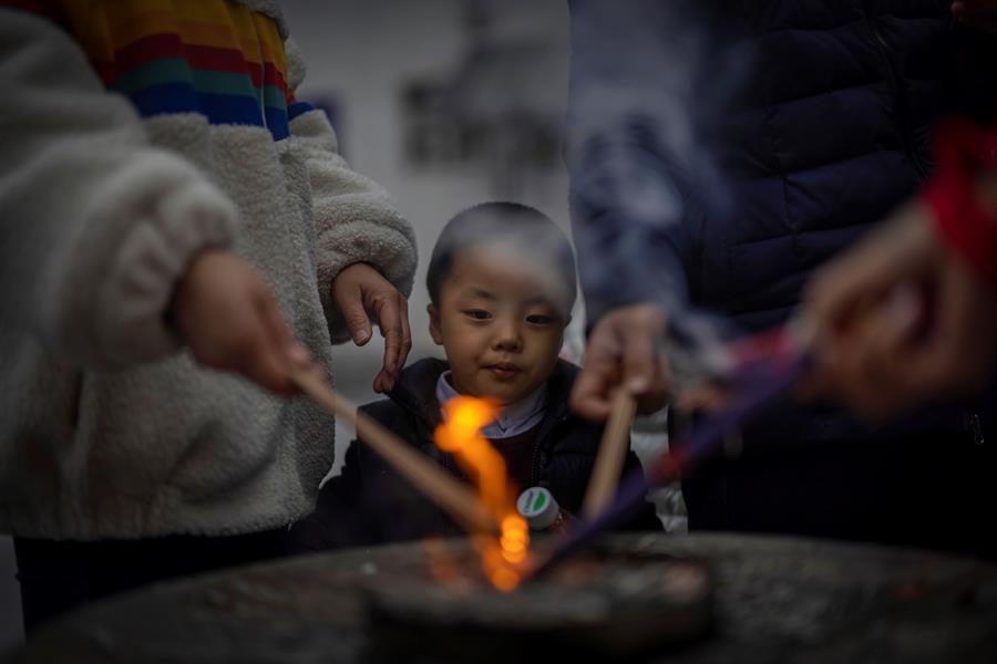 China lança programa para prevenir a ‘feminização’ dos meninos