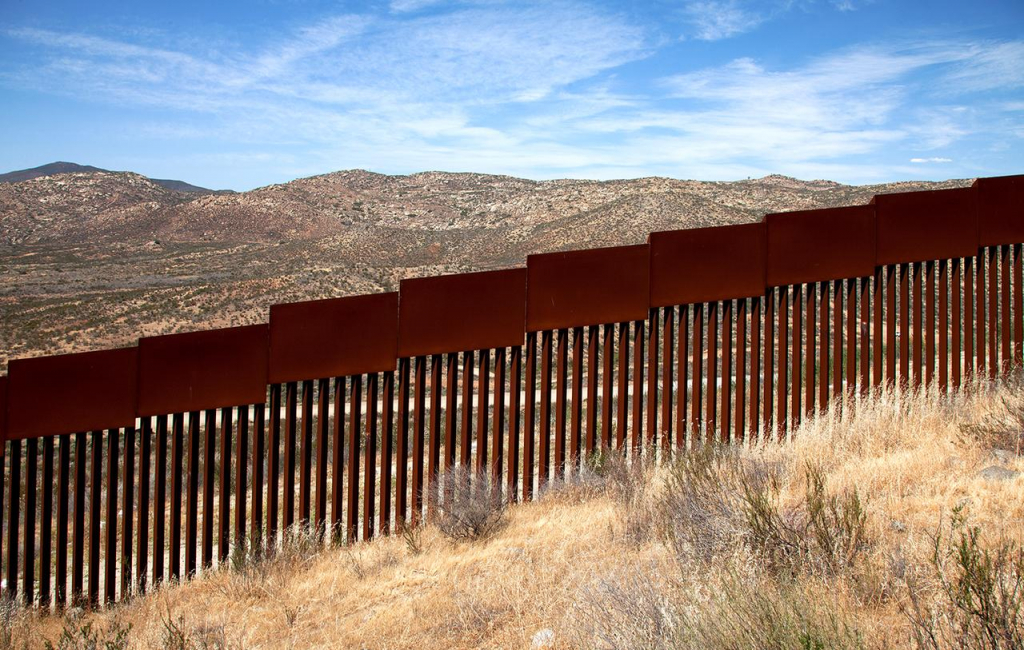 Trump visitará construção do muro na fronteira com o México na terça-feira