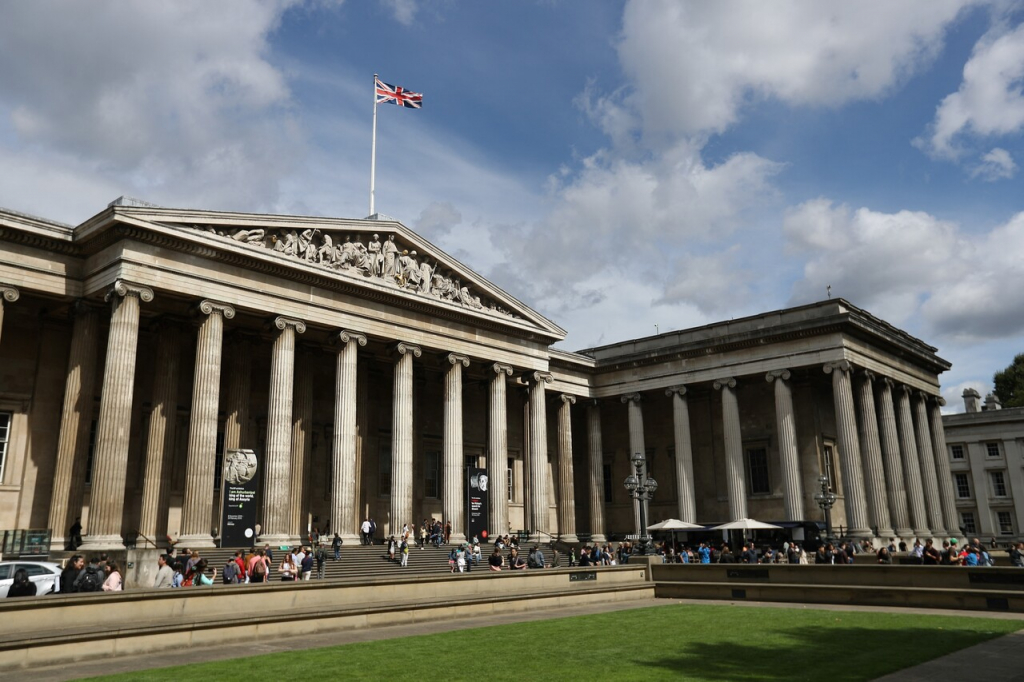 Diretor do Museu Britânico pede demissão após roubo de peças