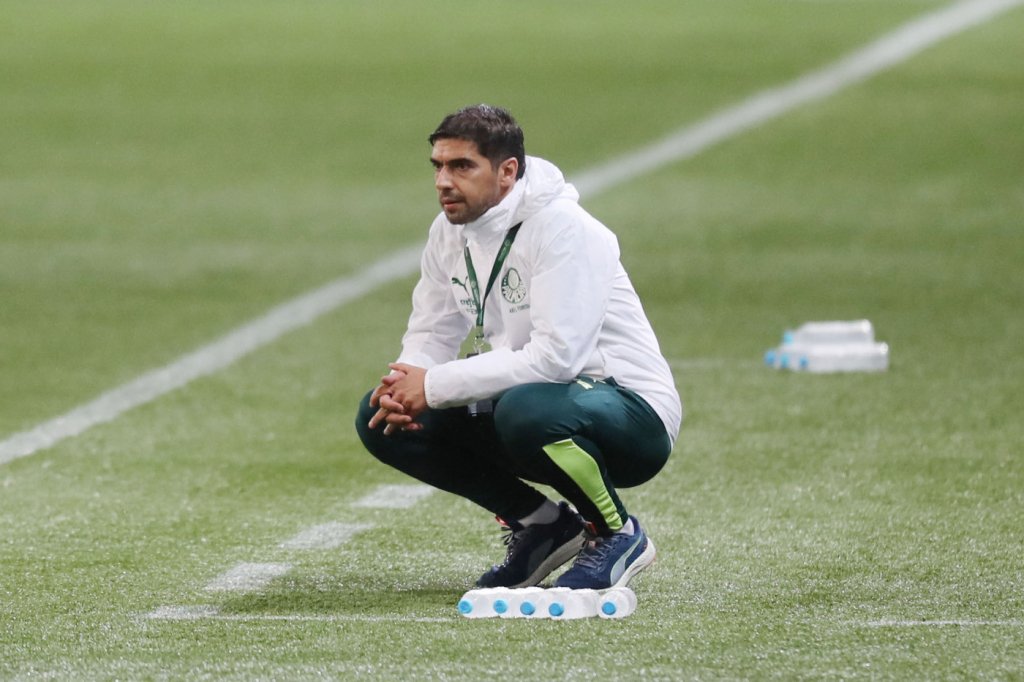 Abel Ferreira pede mais ‘humildade’ ao Palmeiras após derrota para o Internacional