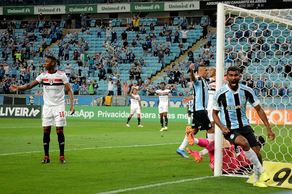 Grêmio vence o São Paulo por 3 a 0 e respira no Campeonato Brasileiro