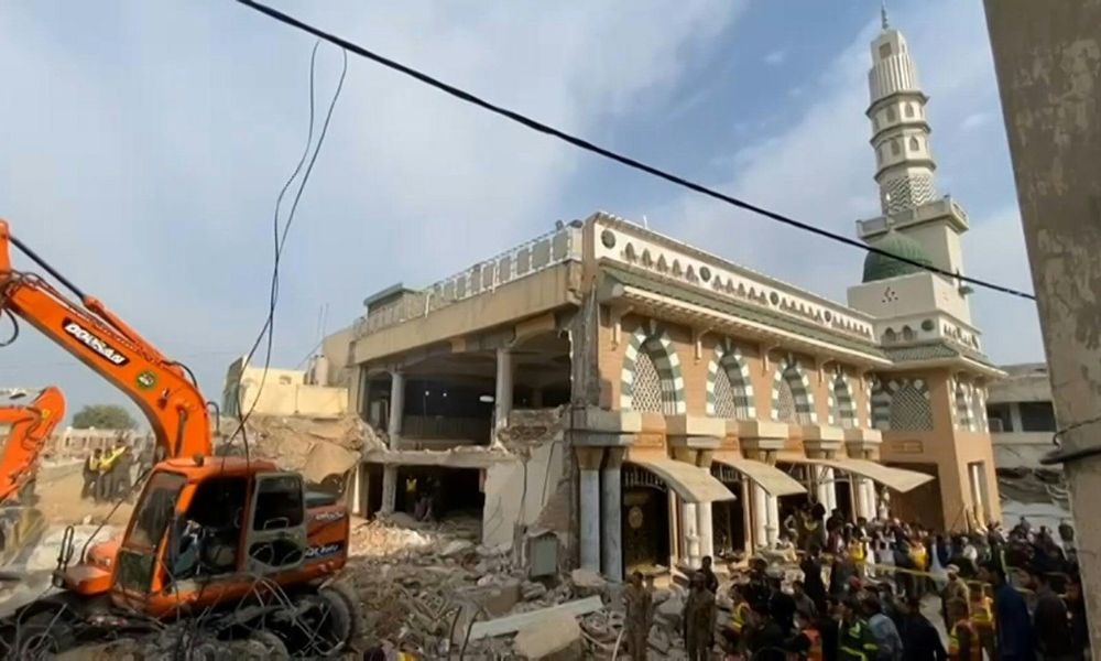 Sobe para 95 o número de mortos em atentado suicida em mesquita no Paquistão
