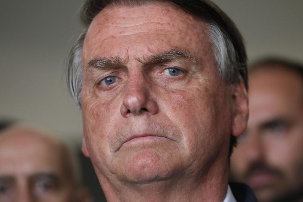 ‘Peço a Deus que ele não tenha errado’, diz Bolsonaro sobre Mauro Cid