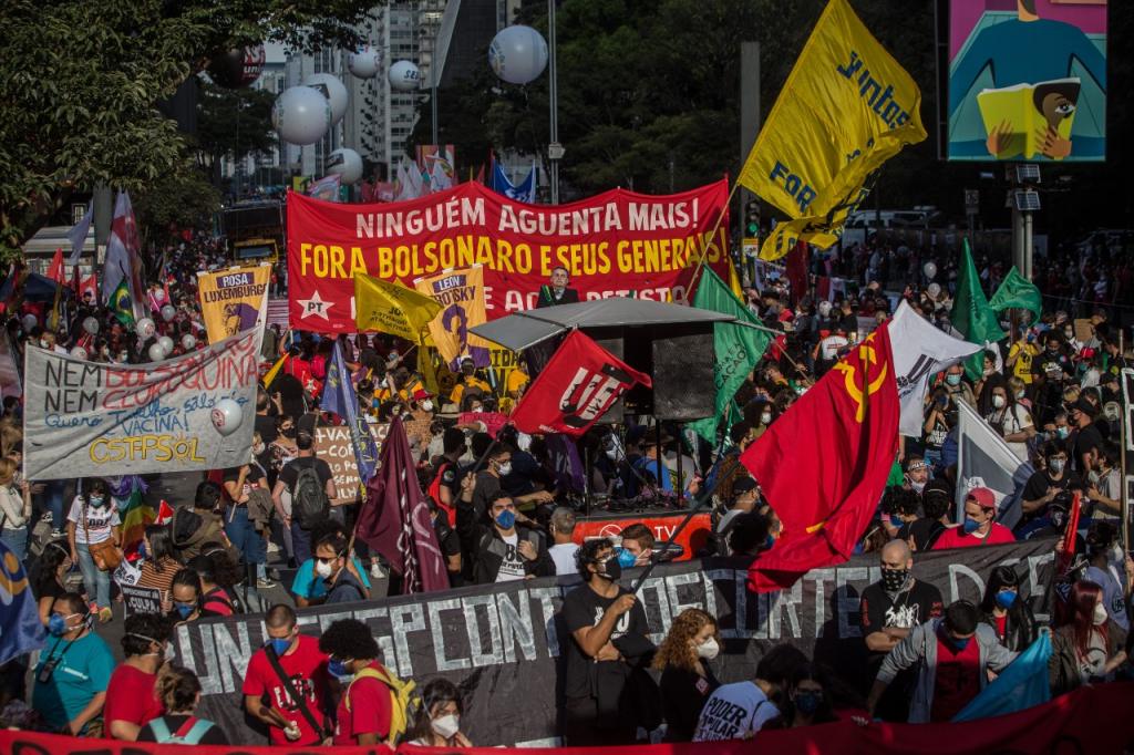 Manifestantes pedem impeachment de Bolsonaro e mais vacinas contra a Covid-19