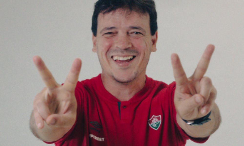 Fernando Diniz comemora renovação com o Fluminense até o fim de 2025: ‘Sou muito feliz aqui’
