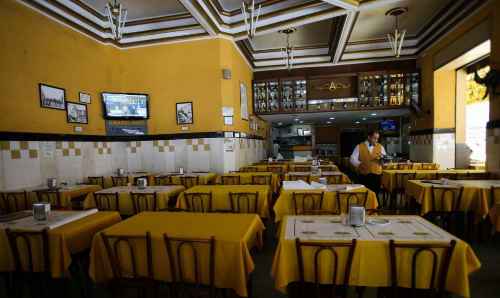 SP inicia fase vermelha e donos de bares e restaurantes temem impactos no setor