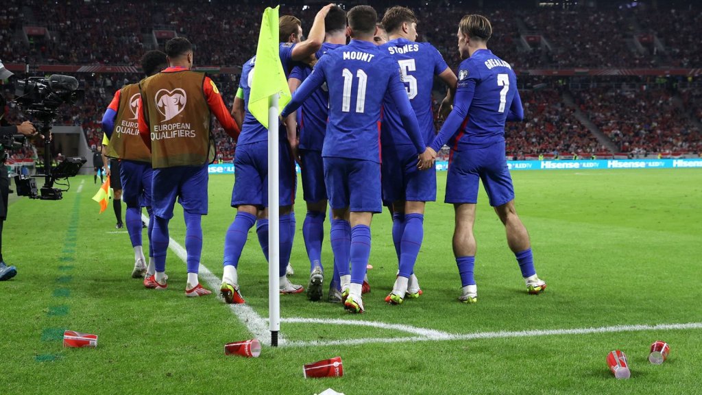 Fifa abre processo disciplinar após jogadores da Inglaterra serem alvos de racismo na Hungria