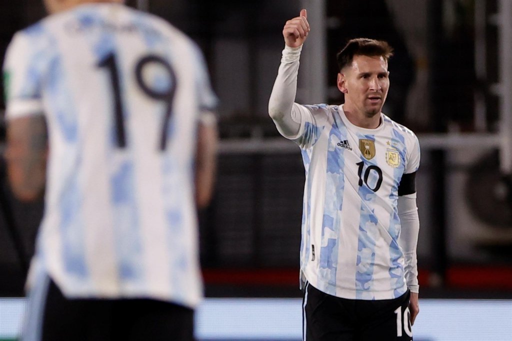 Messi faz hat-trick e Argentina vence a Bolívia por 3 a 0 pelas eliminatórias