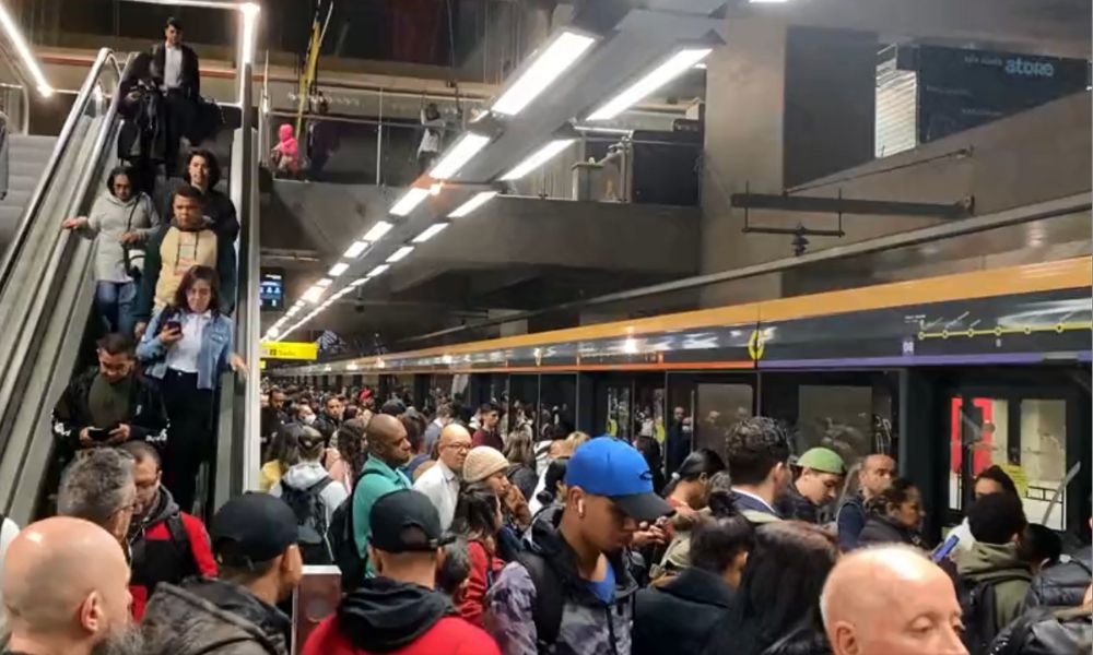 Após apagão, Metrô e CPTM têm atrasos e estações lotadas