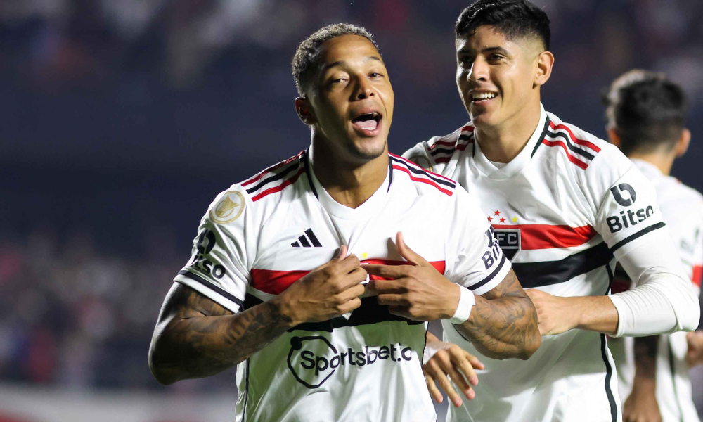 Com gol nos acréscimos, São Paulo vence o Goiás de virada no Morumbi