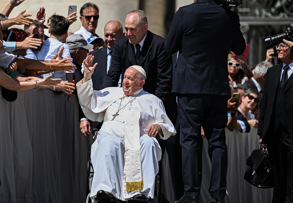 Papa Francisco passará por cirurgia de emergência por risco de obstrução intestinal
