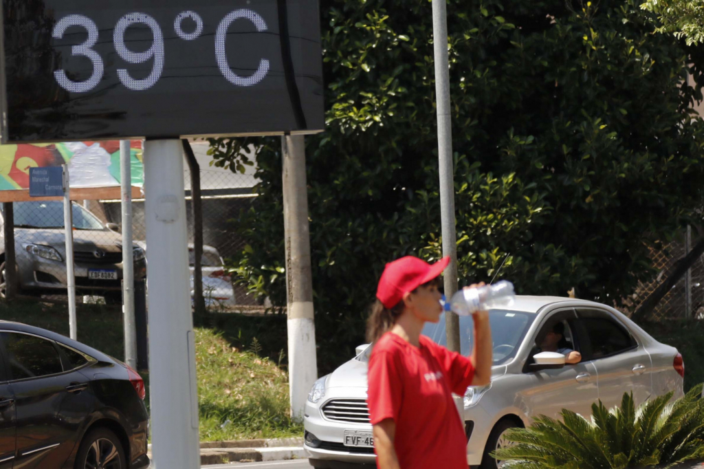 Onda de calor extremo traz temperaturas de ao menos 35ºC em 12 capitais brasileiras neste domingo