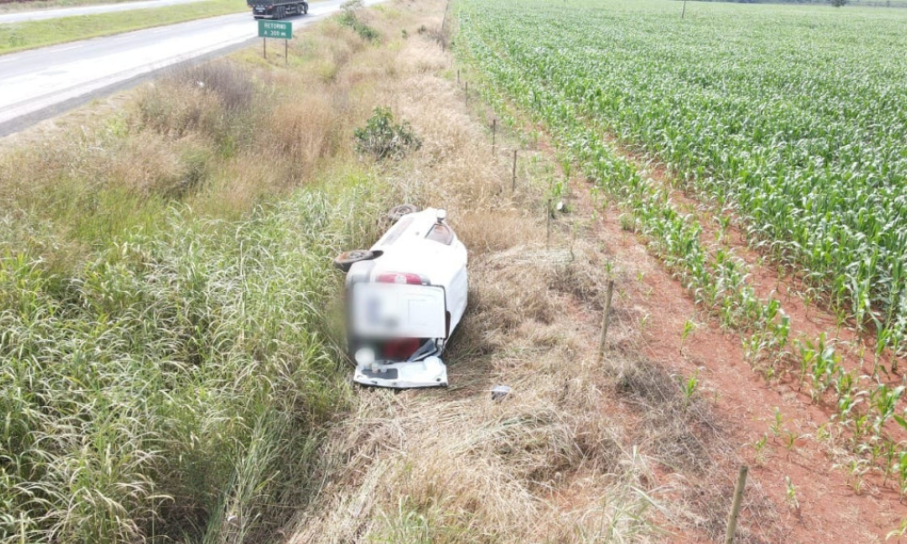 Veículo tomba com material radioativo na BR-153 em Goiás