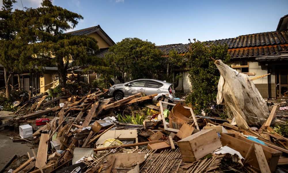 Japão busca mais de 240 desaparecidos do terremoto que deixou 94 mortos e 30 mil desalojados