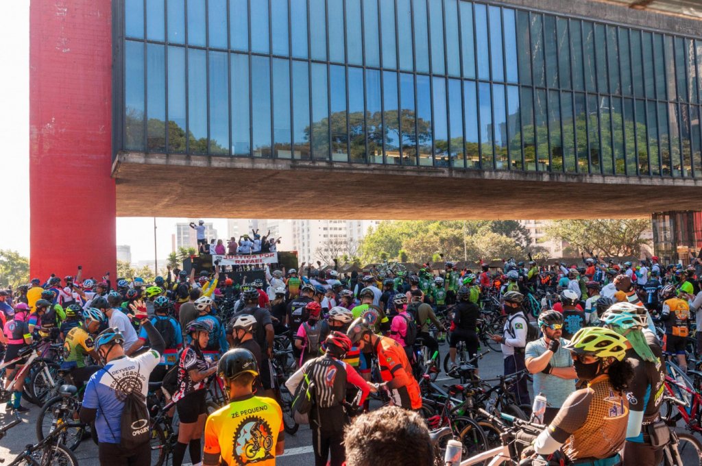 Ciclistas fazem protesto em São Paulo após morte de colega atropelado