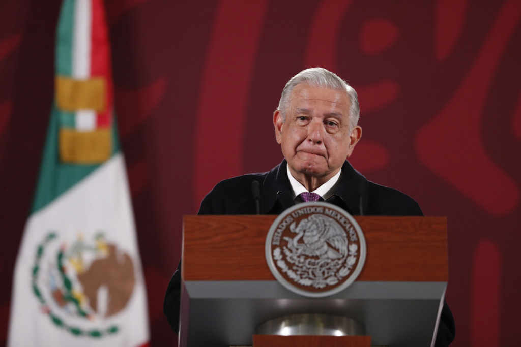 ‘Sou místico’, diz presidente do México após publicar foto de suposto duende