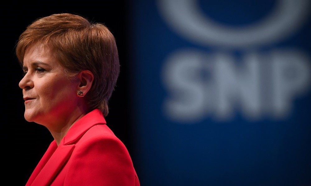 Ex-premiê da Escócia é presa por investigações sobre irregularidades financeiras no partido