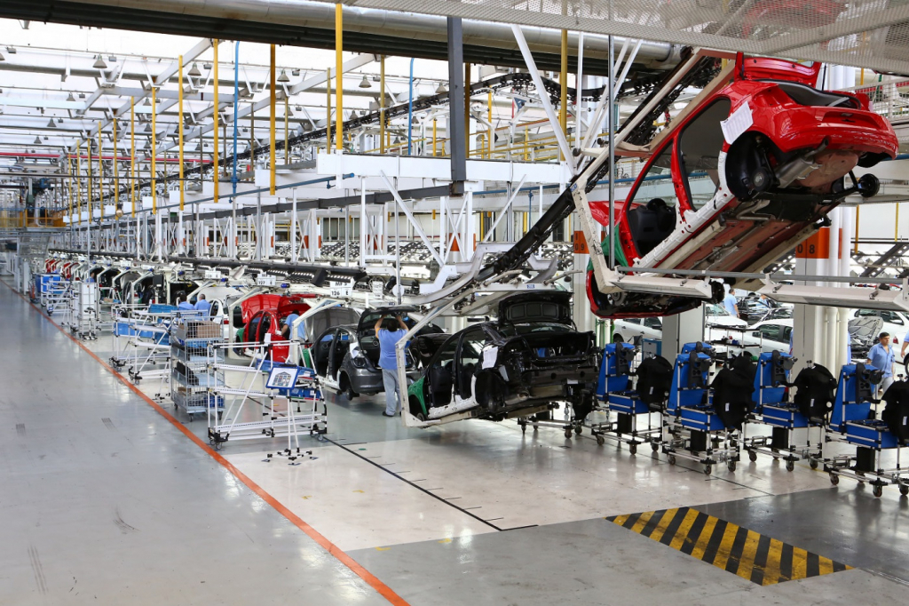 Volkswagen suspende temporariamente produção por falta de componentes e de peças