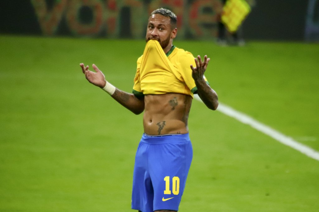 Neymar mostra incômodo com críticas após vitória da seleção e pede respeito