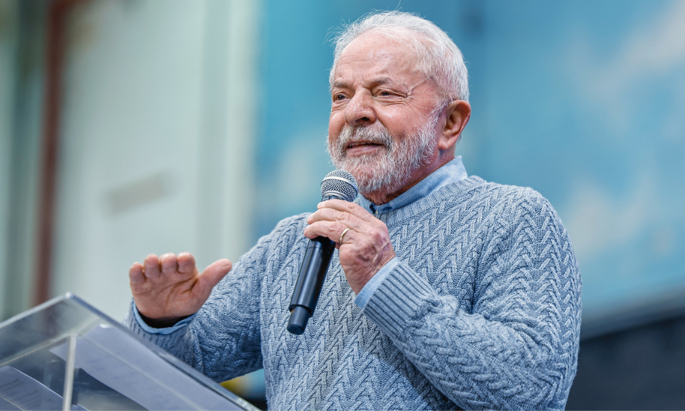 Campanha de Lula comemora nota de FHC; PSDB reage