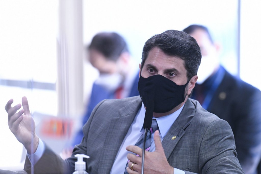 Marcos do Val critica pedido de Randolfe por nova CPI: ‘Estupidez’
