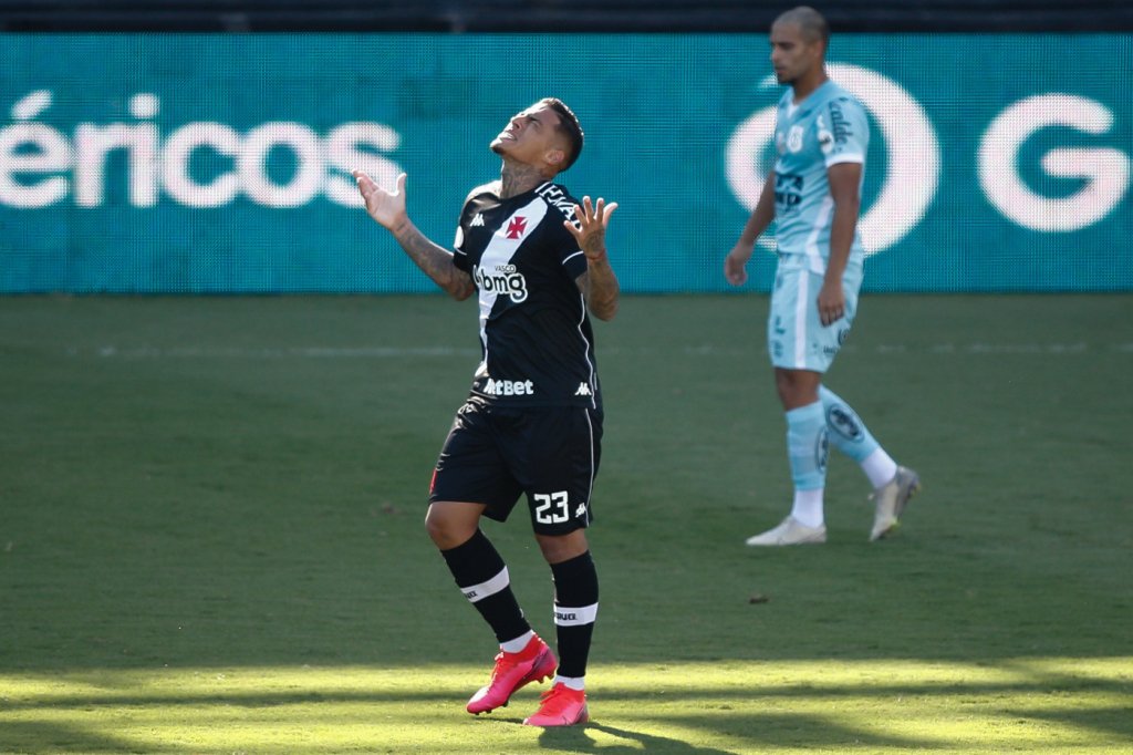 Vasco vence o Santos e segue na luta para sair da zona do rebaixamento