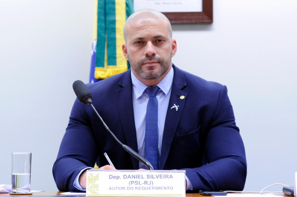 Alexandre de Moraes prorroga inquérito que investiga Daniel Silveira