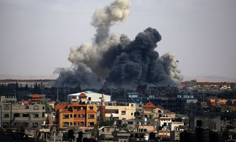 Hamas aceita proposta de trégua em Gaza; Israel diz que continuará bombardeio enquanto negocia o cessar-fogo
