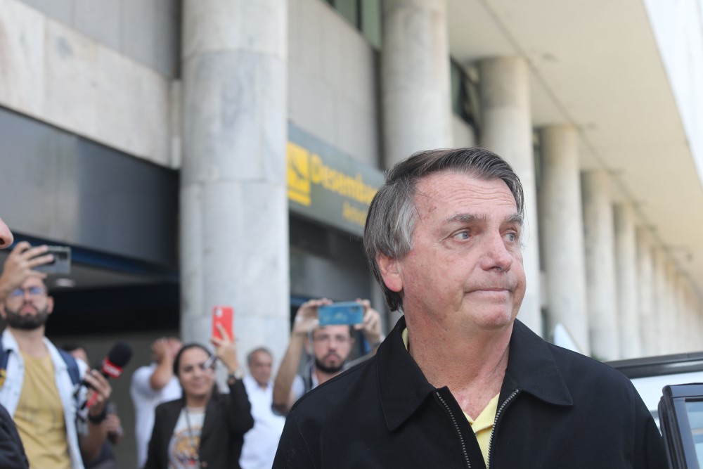 Em provável dia final de julgamento, Bolsonaro volta de BH a Brasília