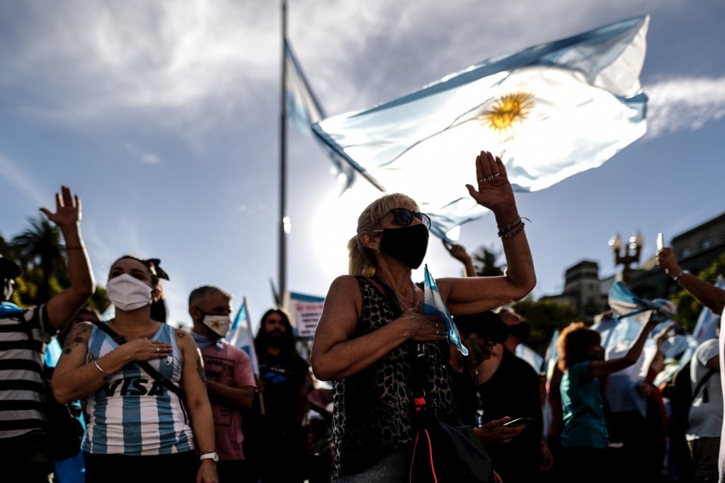 ‘Vacina VIP’: Argentinos protestam contra imunização privilegiada no país
