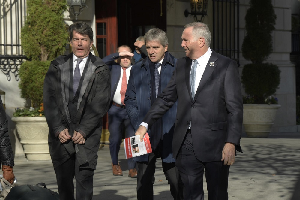 Ex-ministro de Macri vai comandar a Economia da Argentina no governo Milei