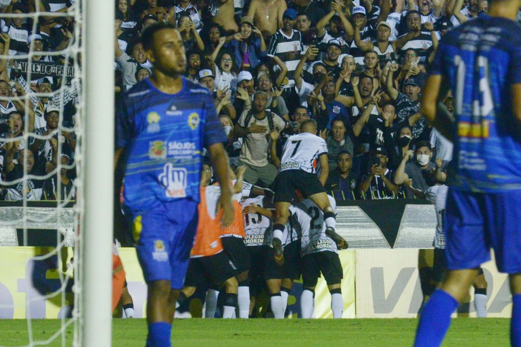 Corinthians bate São José e fecha fase de grupos da Copinha com três vitórias