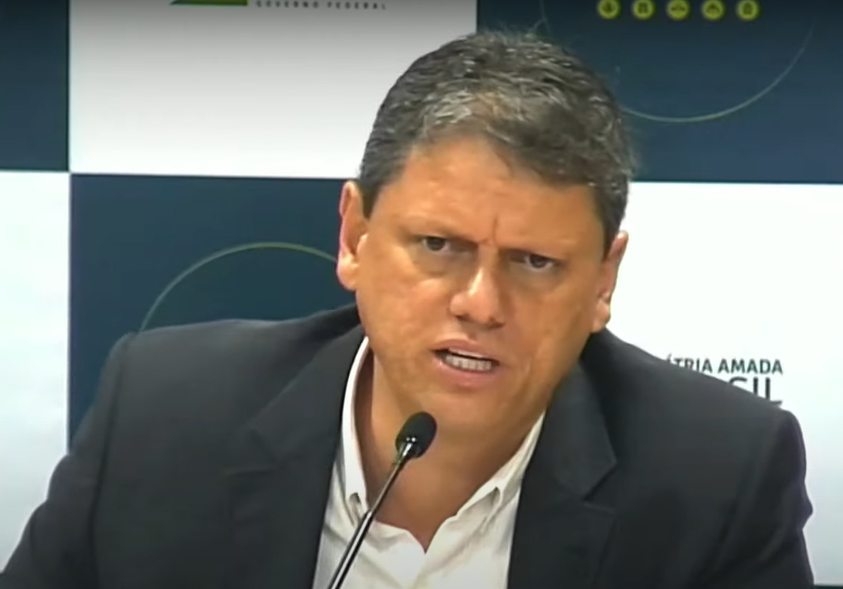 Tarcísio Gomes de Freitas diz que suspensão de voos da Itapemirim é ‘muito grave’ e defende atuação da Anac