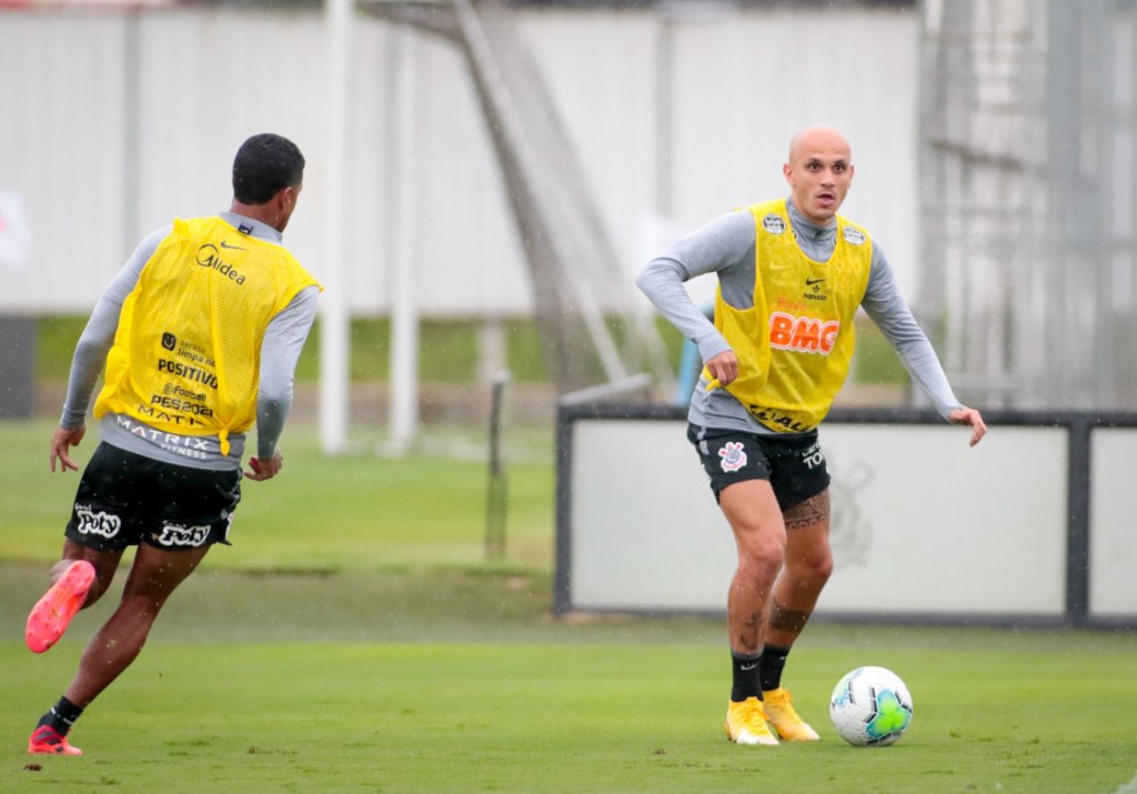 Desfalque no último jogo, Fábio Santos quer recuperação do Corinthians no Brasileirão