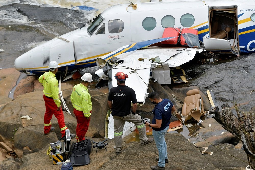 PM confirma que atirou para evitar possível furto no avião em que estava Marília Mendonça